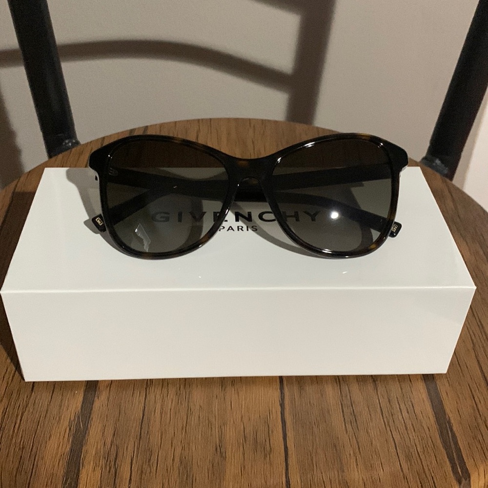 Givenchy Sunglasses GV7198S